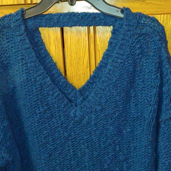HOLLISTER SWEATER - Picture 4 of 4